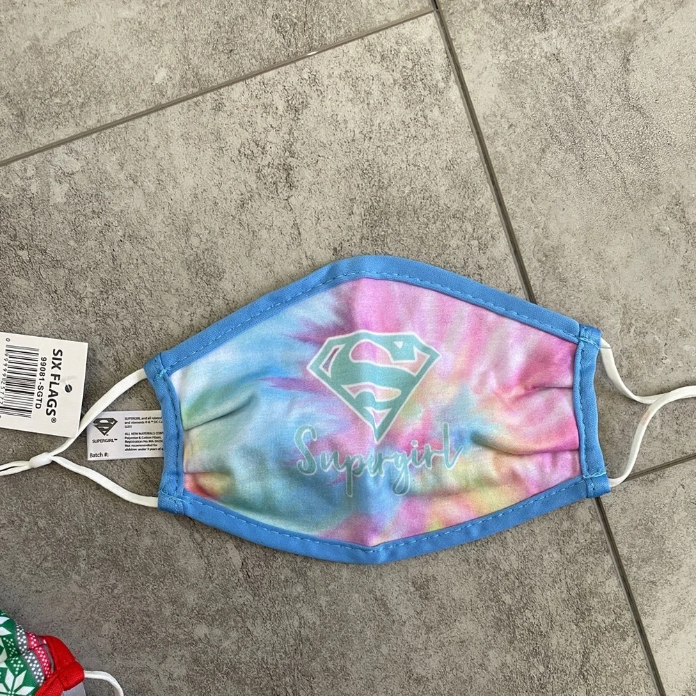 NWT Six Flags youth Supergirl face mask