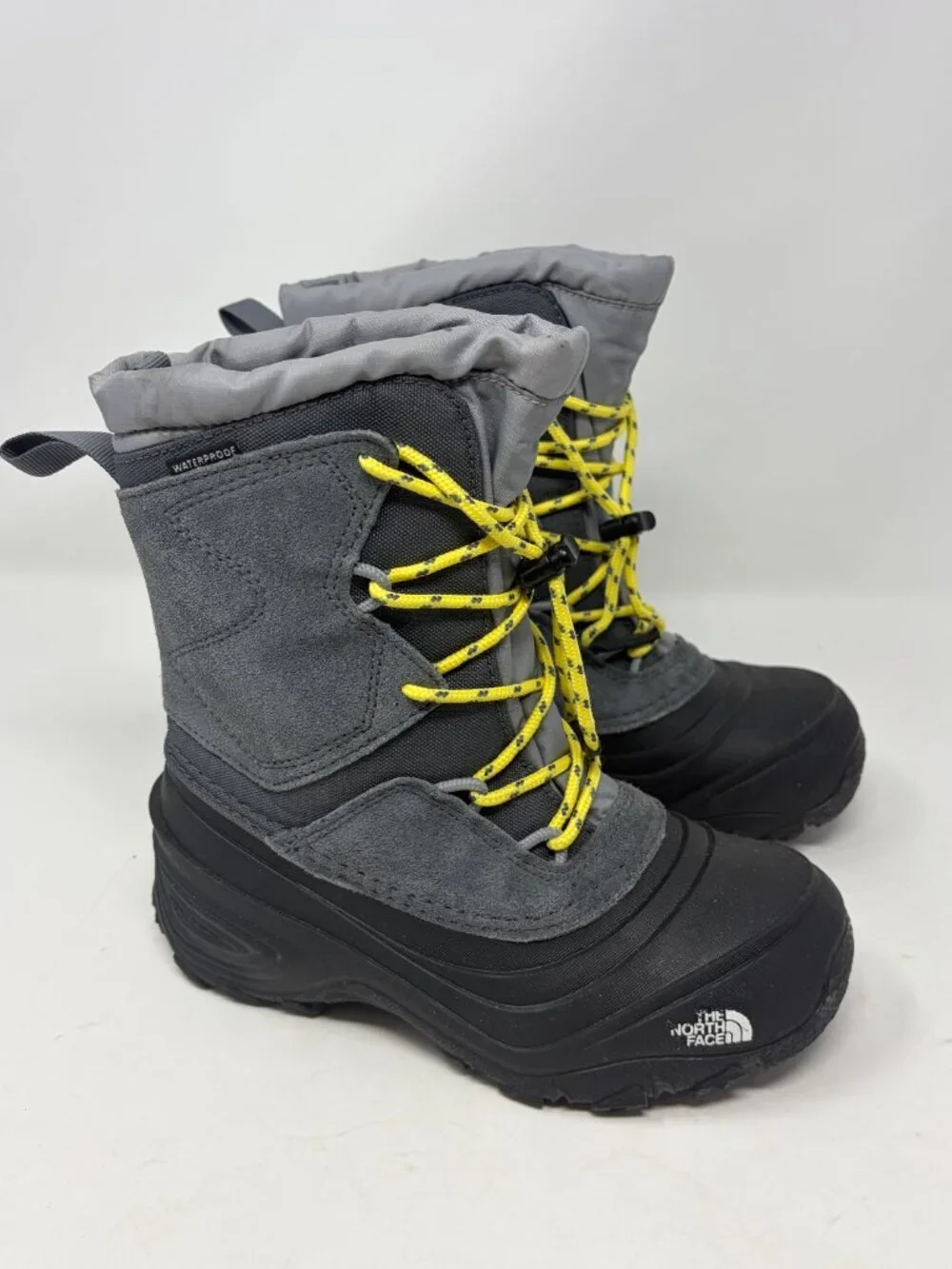 The North Face kids Alpenglow V snow boots 1 grey yellow boys