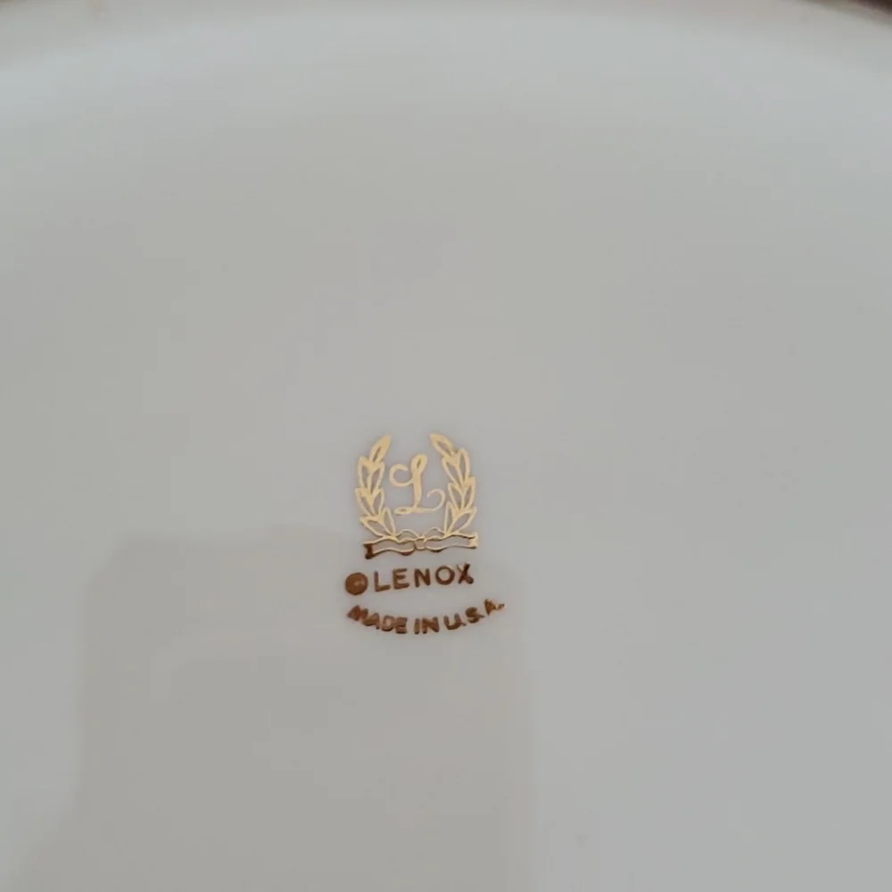 Lenox Ivory Lattice collection Oval Scolloped  Basket Weave Serving Dish