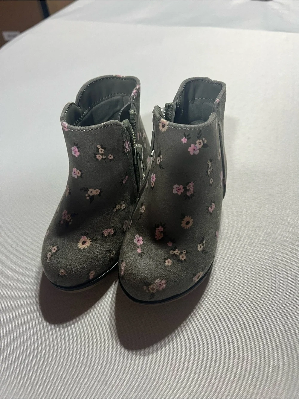 Cat & Jack Girls 5 Gray Floral Low Heel Zip Closure Ankle Boots