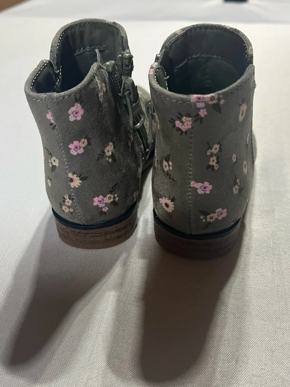 Cat & Jack Girls 5 Gray Floral Low Heel Zip Closure Ankle Boots