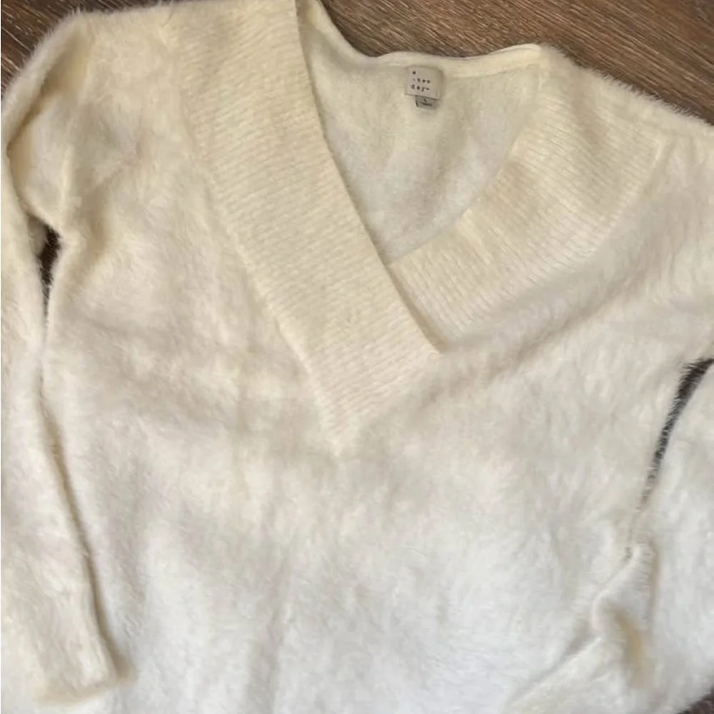 A new day Women's V-Neck Sweater in Cream