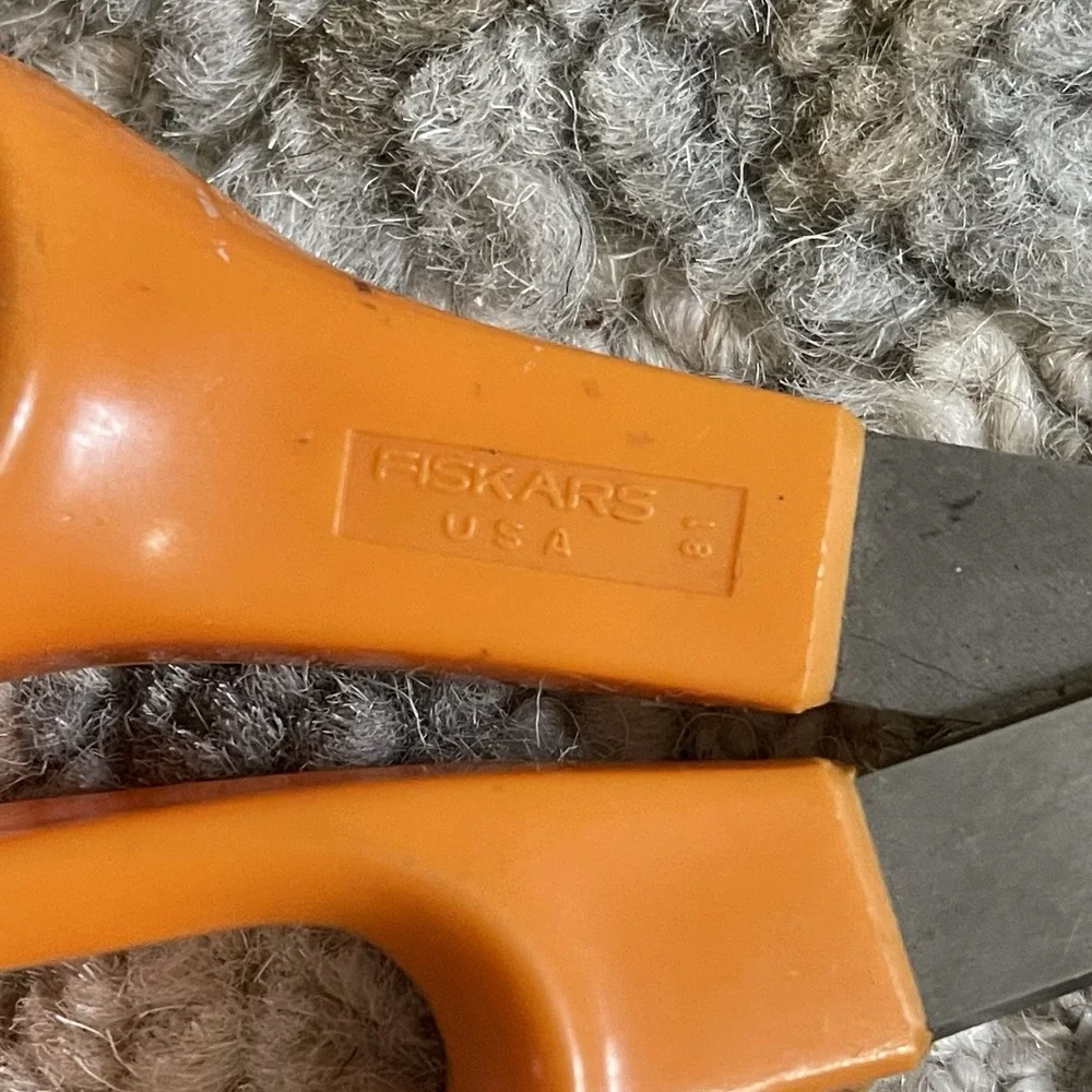Vintage FISKARS‎ 81 Stainless Steel Scissors Sewing Craft USA 7 in Orange Handle