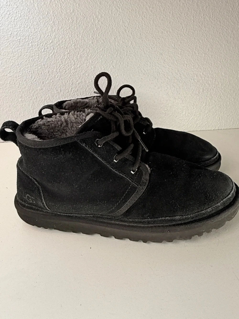 UGG Neumel Black Suede Shearling Chukka Boots Mens 10