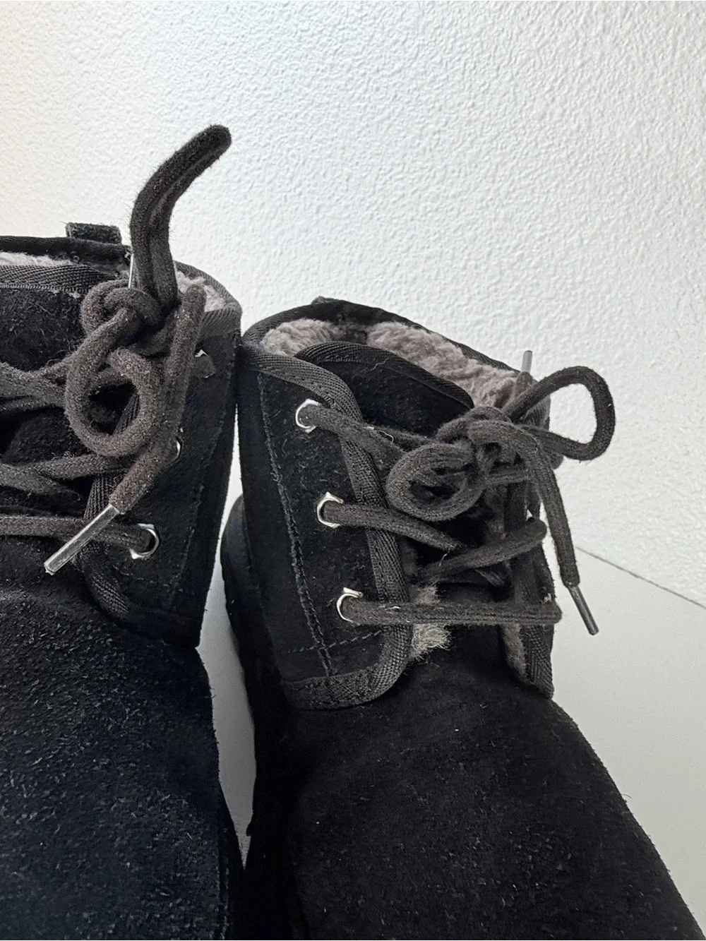 UGG Neumel Black Suede Shearling Chukka Boots Mens 10