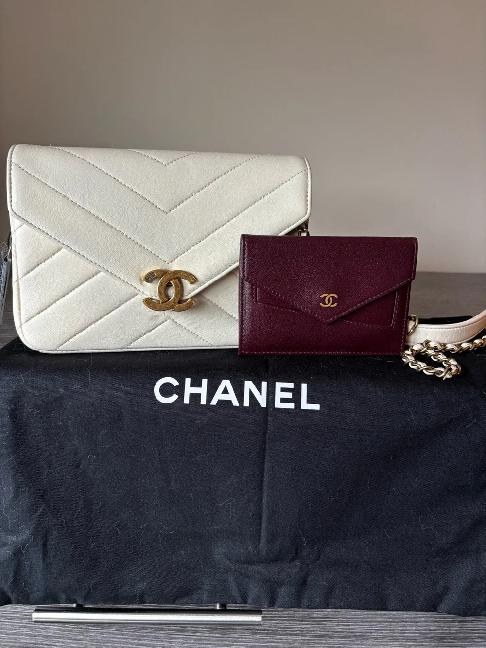 CHANEL White Chevron Leather Crossbody Bag with Burgundy Card Holder
