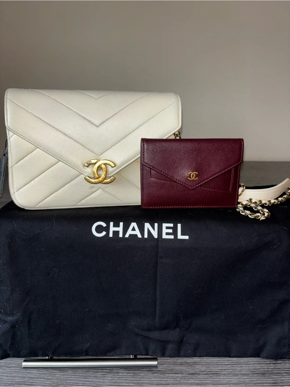 CHANEL White Chevron Leather Crossbody Bag with Burgundy Card Holder