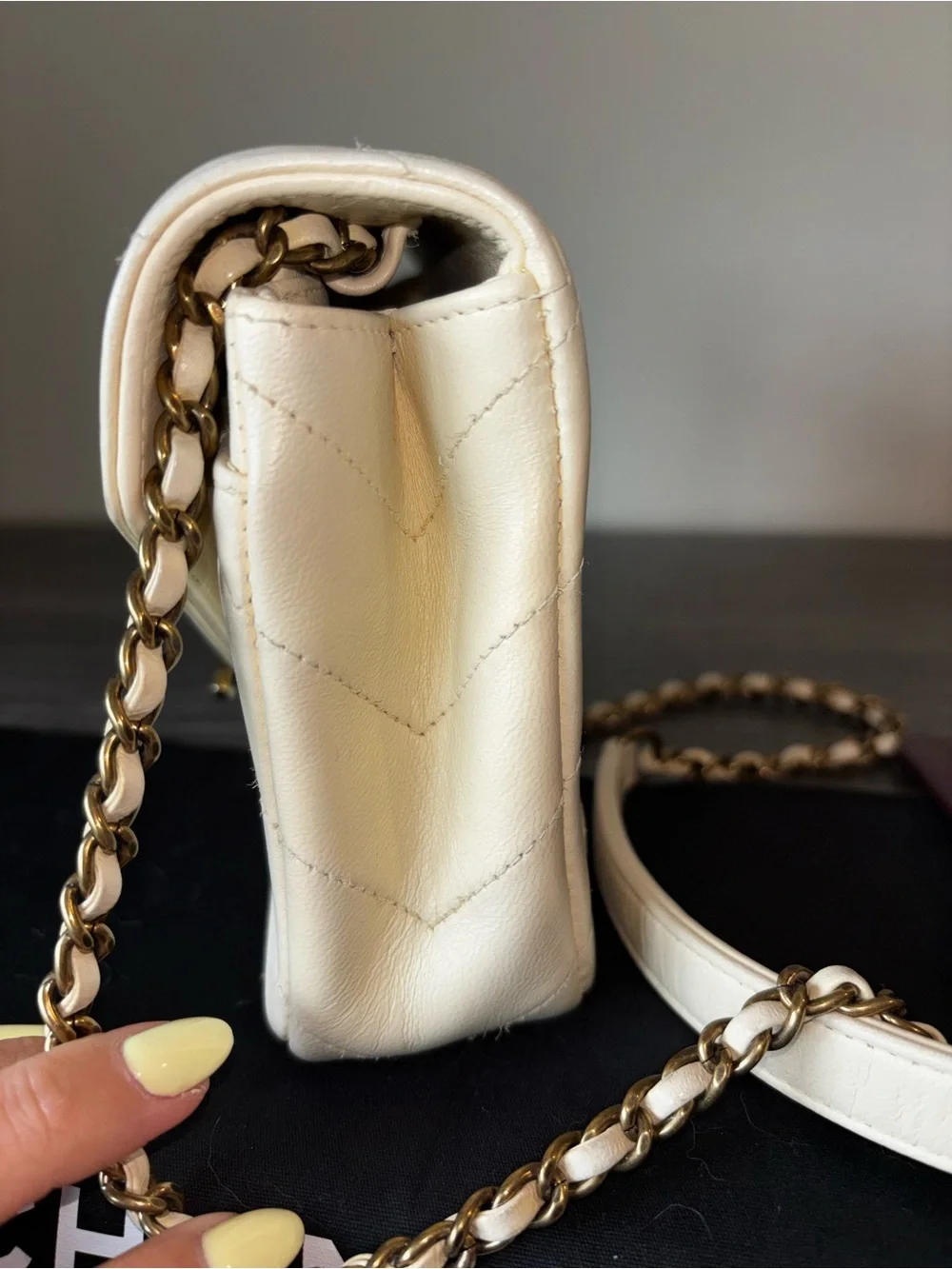 CHANEL White Chevron Leather Crossbody Bag with Burgundy Card Holder