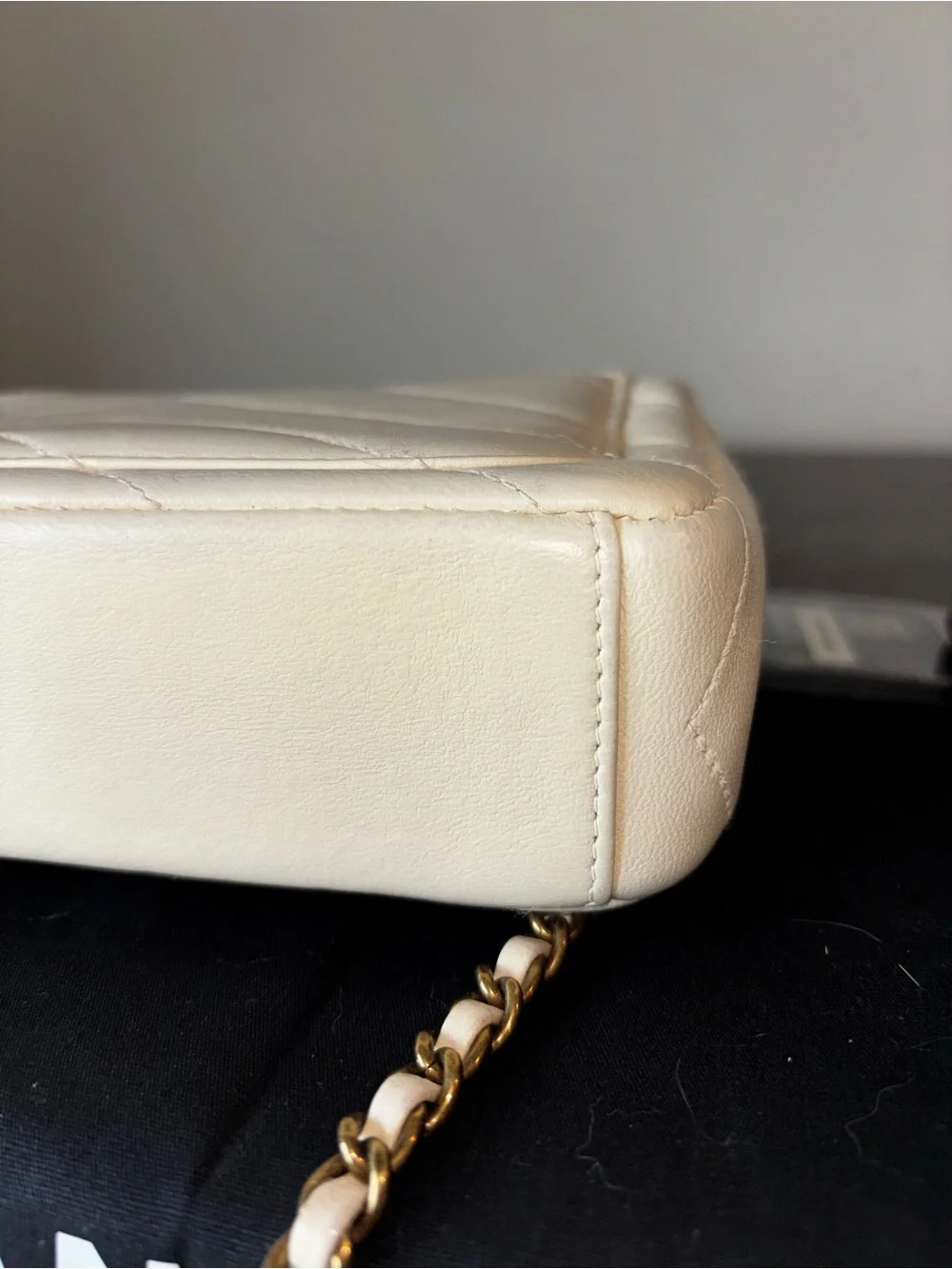 CHANEL White Chevron Leather Crossbody Bag with Burgundy Card Holder