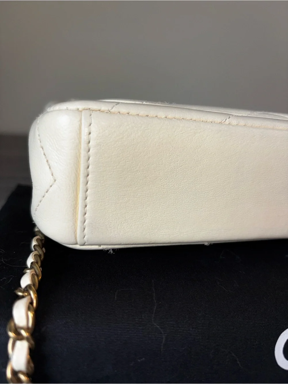 CHANEL White Chevron Leather Crossbody Bag with Burgundy Card Holder