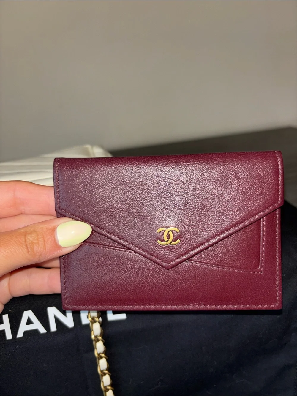 CHANEL White Chevron Leather Crossbody Bag with Burgundy Card Holder