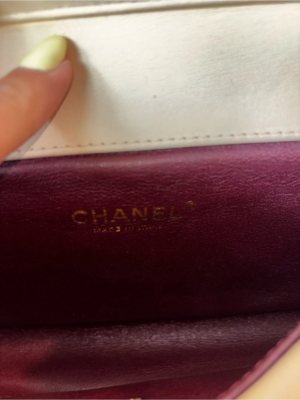 CHANEL White Chevron Leather Crossbody Bag with Burgundy Card Holder