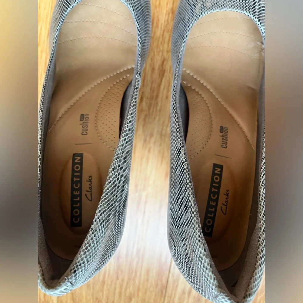New Clarks Womens Artisan Ortho Cushion Pump 3'' Heel Faux Snake Skin Gray 7.5