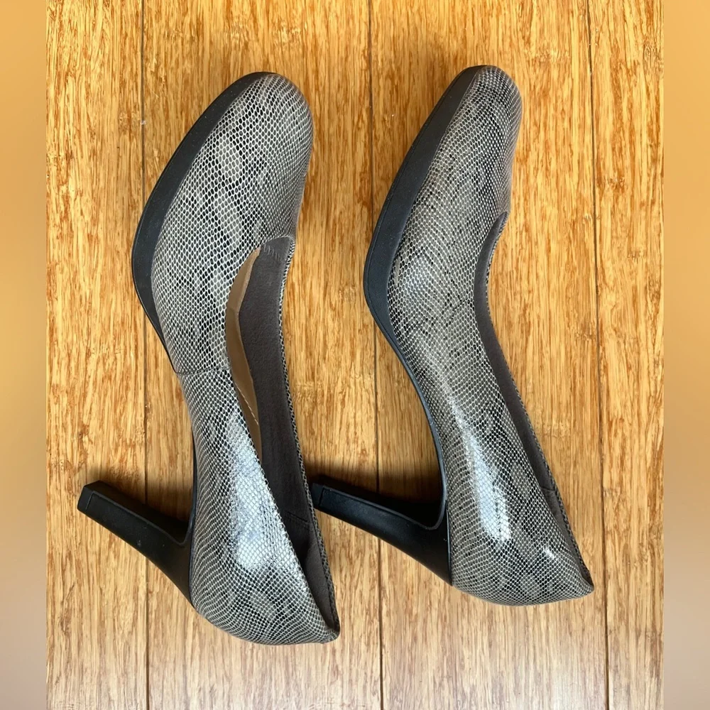 New Clarks Womens Artisan Ortho Cushion Pump 3'' Heel Faux Snake Skin Gray 7.5