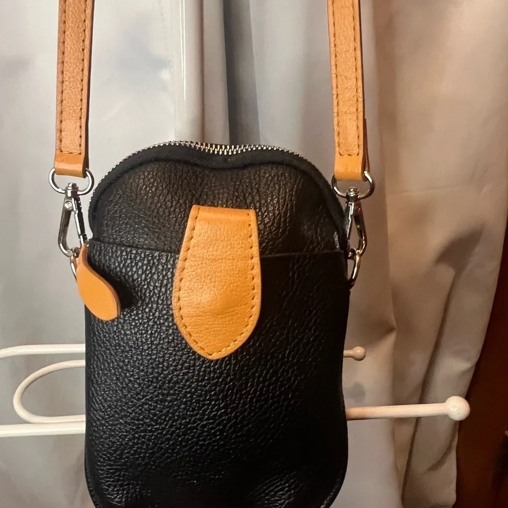 Compact Davina Firenze Italian Black and Tan Crossbody Bag with Adjustable Strap