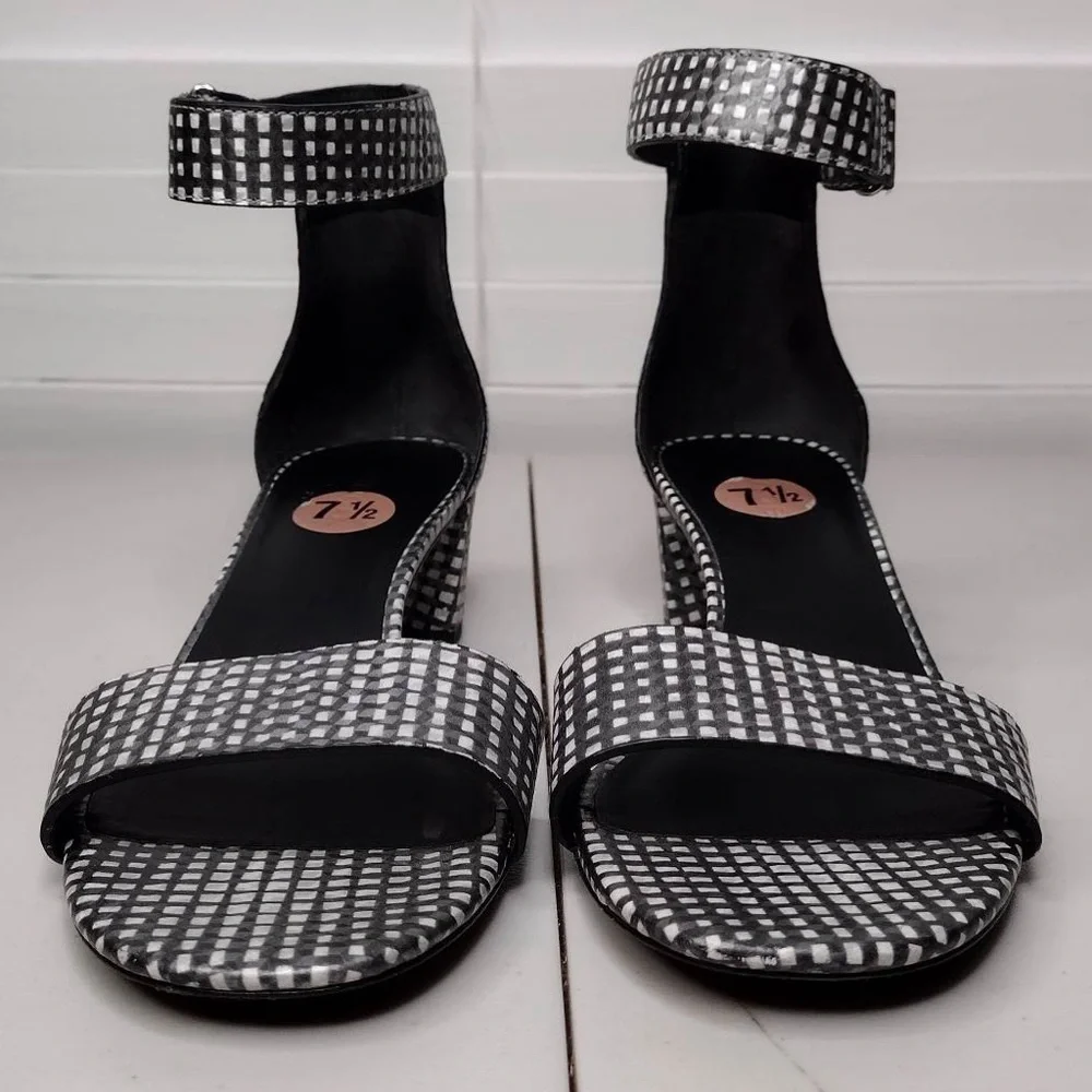 Vince Rita Checkered Sz 7.5 Leather Minimalist Contemporary Ankle Strap Sandals