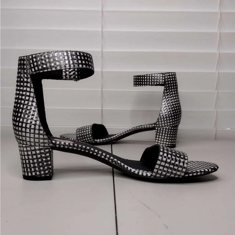 Vince Rita Checkered Sz 7.5 Leather Minimalist Contemporary Ankle Strap Sandals