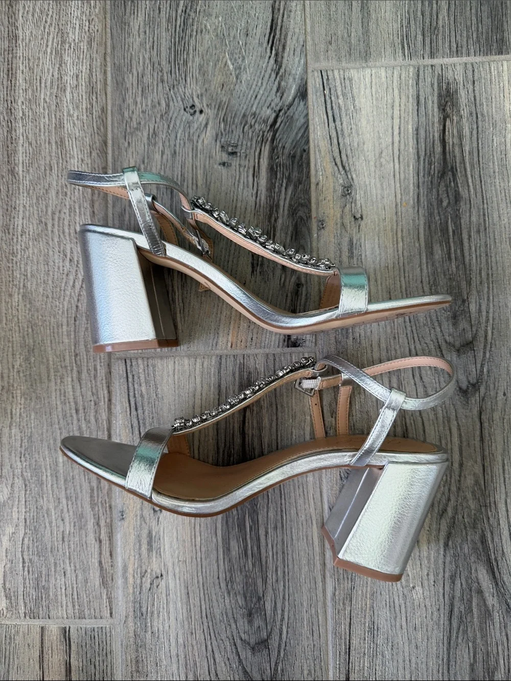 Jewel Badgley Mischka Silver Embellished T-Strap Sandals