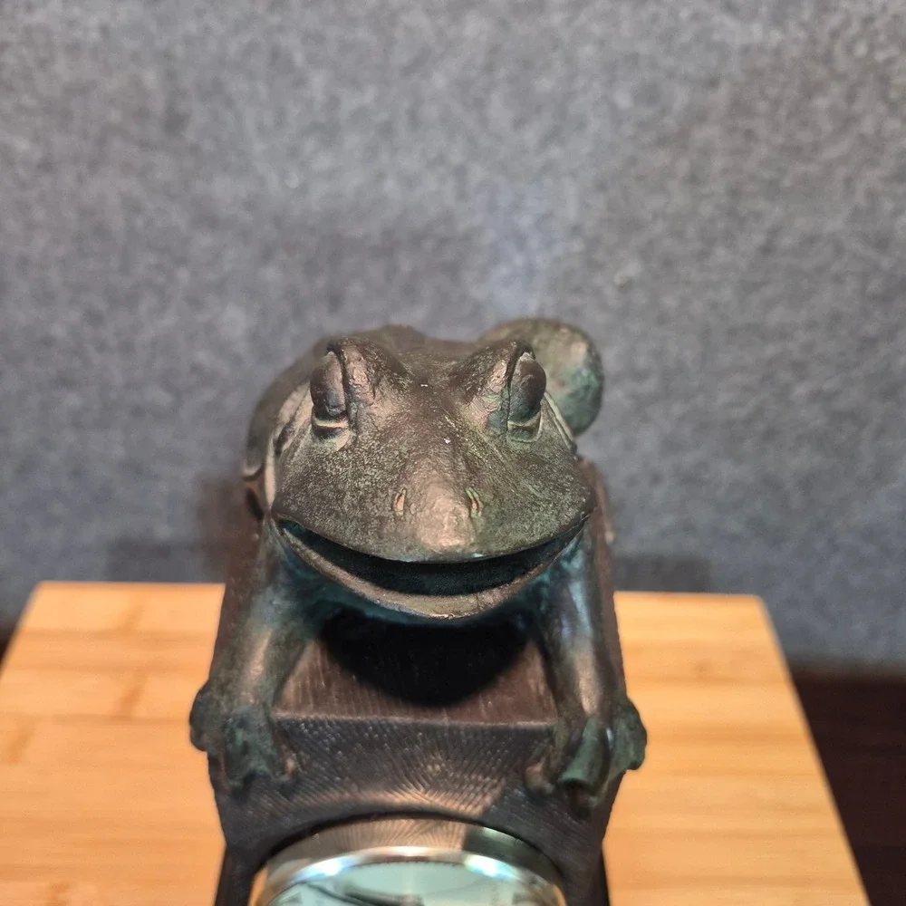 Vtg Molded Resin Frog Quartz Desk or Mantle Clock Cottage Swamp Cute Garden y2k