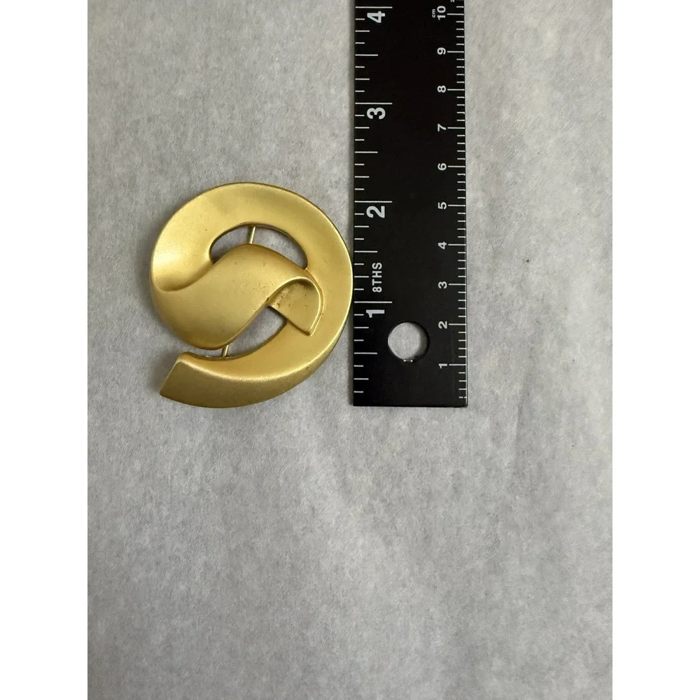 : Vintage Avon Artists Dimensions Brooch Pin Gold Tone 1980s Modernist Swirl