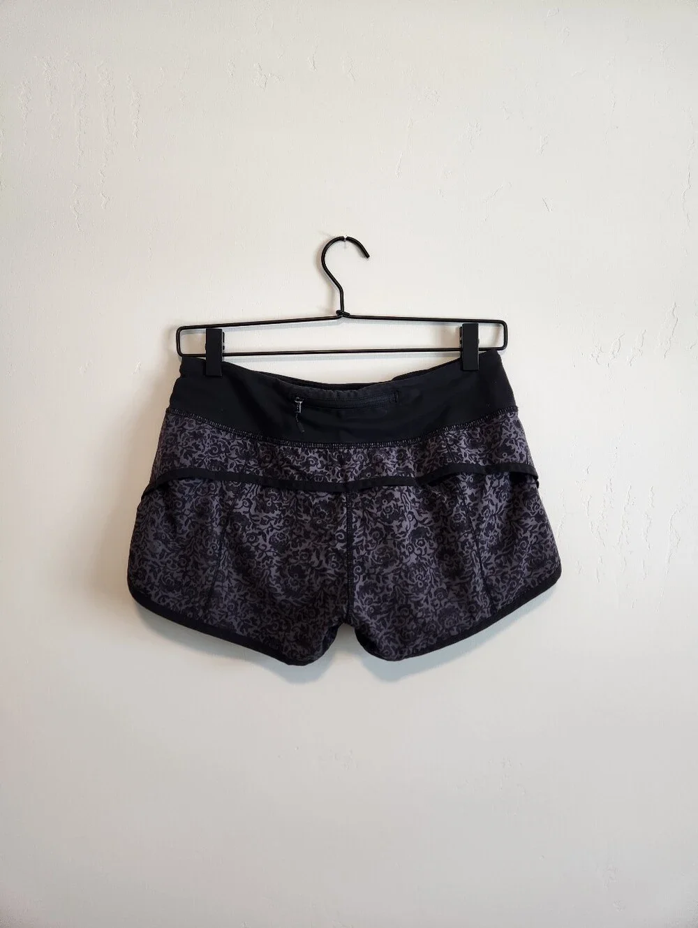 Lululemon Speed Short In Flossy Dark Carbon Black/Black Size 4