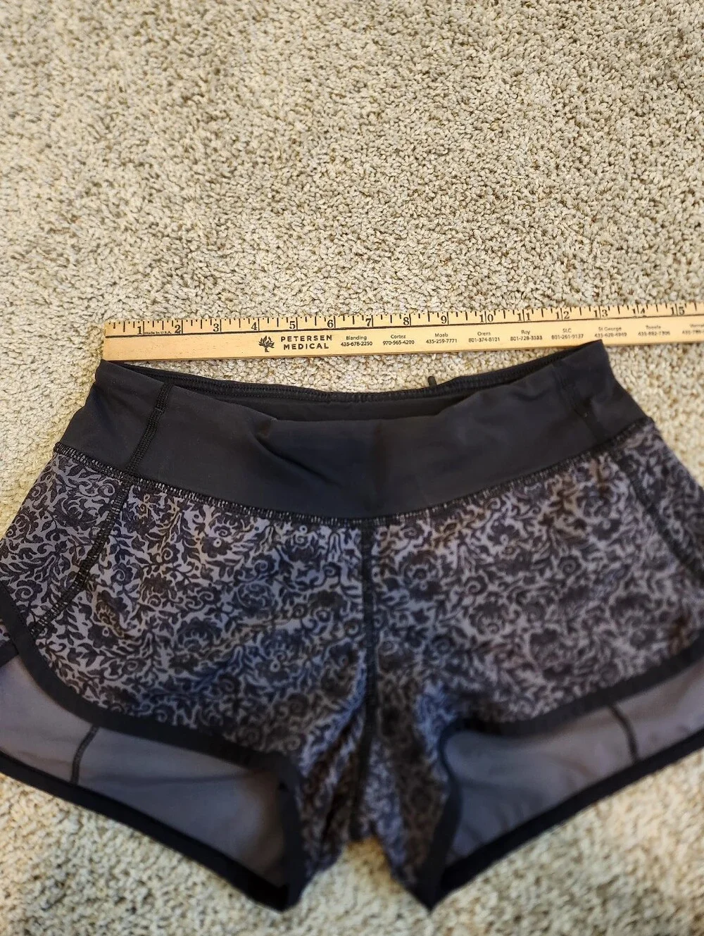Lululemon Speed Short In Flossy Dark Carbon Black/Black Size 4