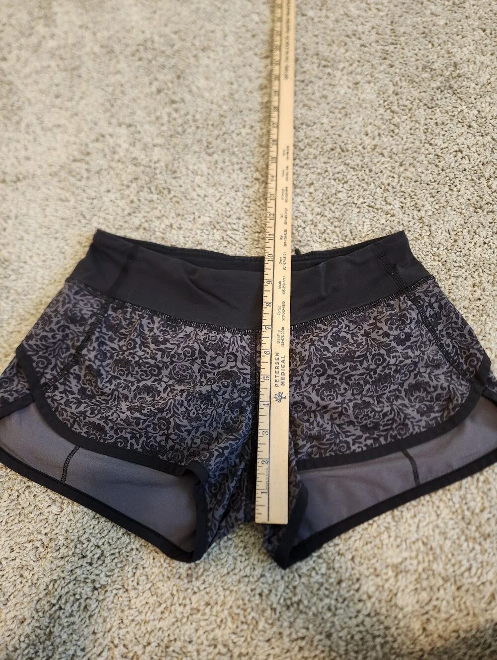 Lululemon Speed Short In Flossy Dark Carbon Black/Black Size 4