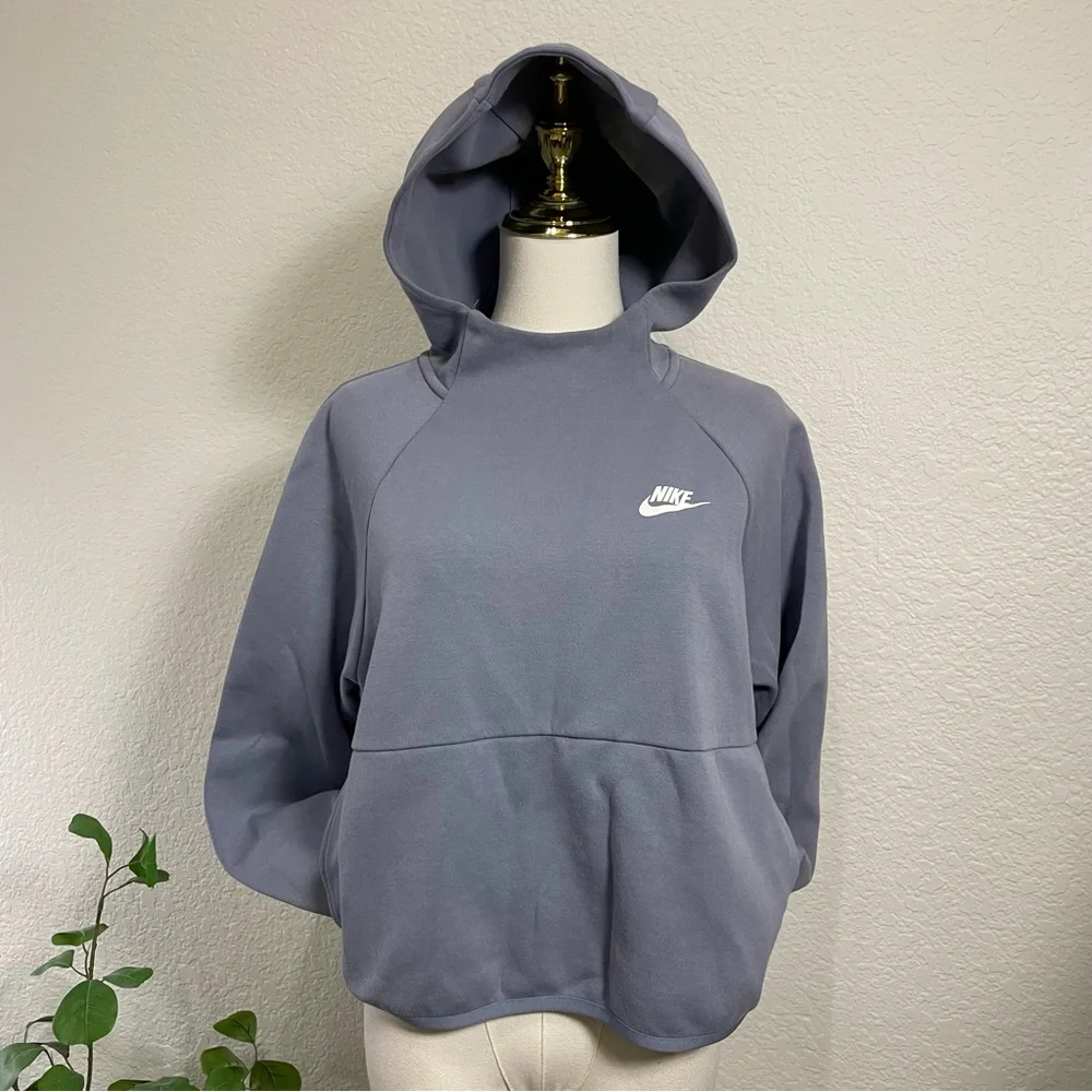 Nike Women’s Fleece Hoodie – Size M ✨
