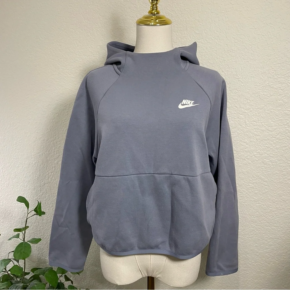 Nike Women’s Fleece Hoodie – Size M ✨