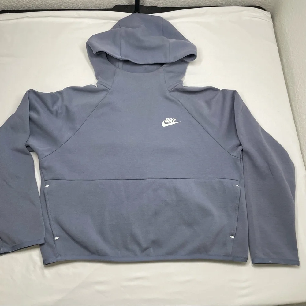 Nike Women’s Fleece Hoodie – Size M ✨