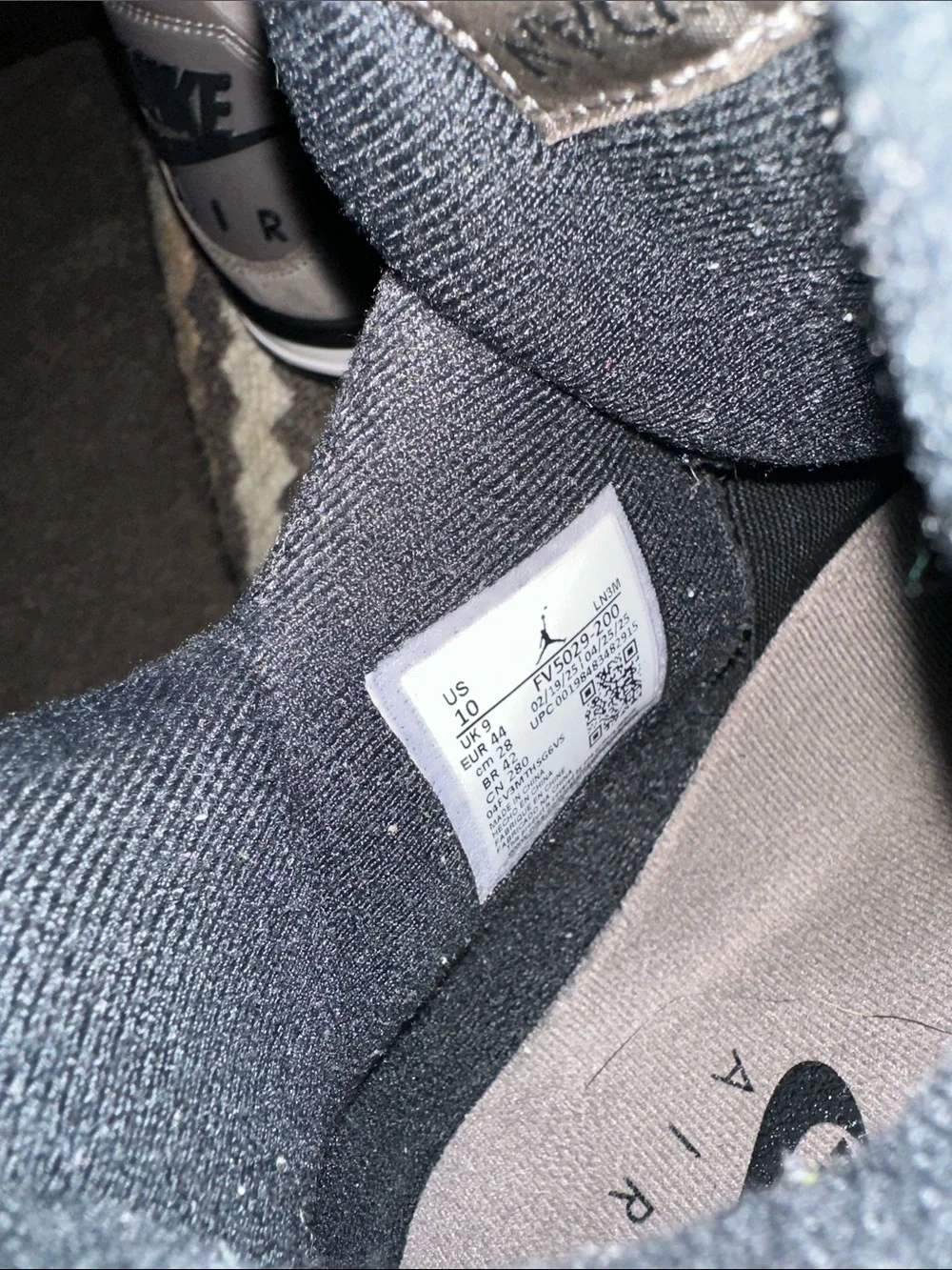 Jordan 4 Cave stone