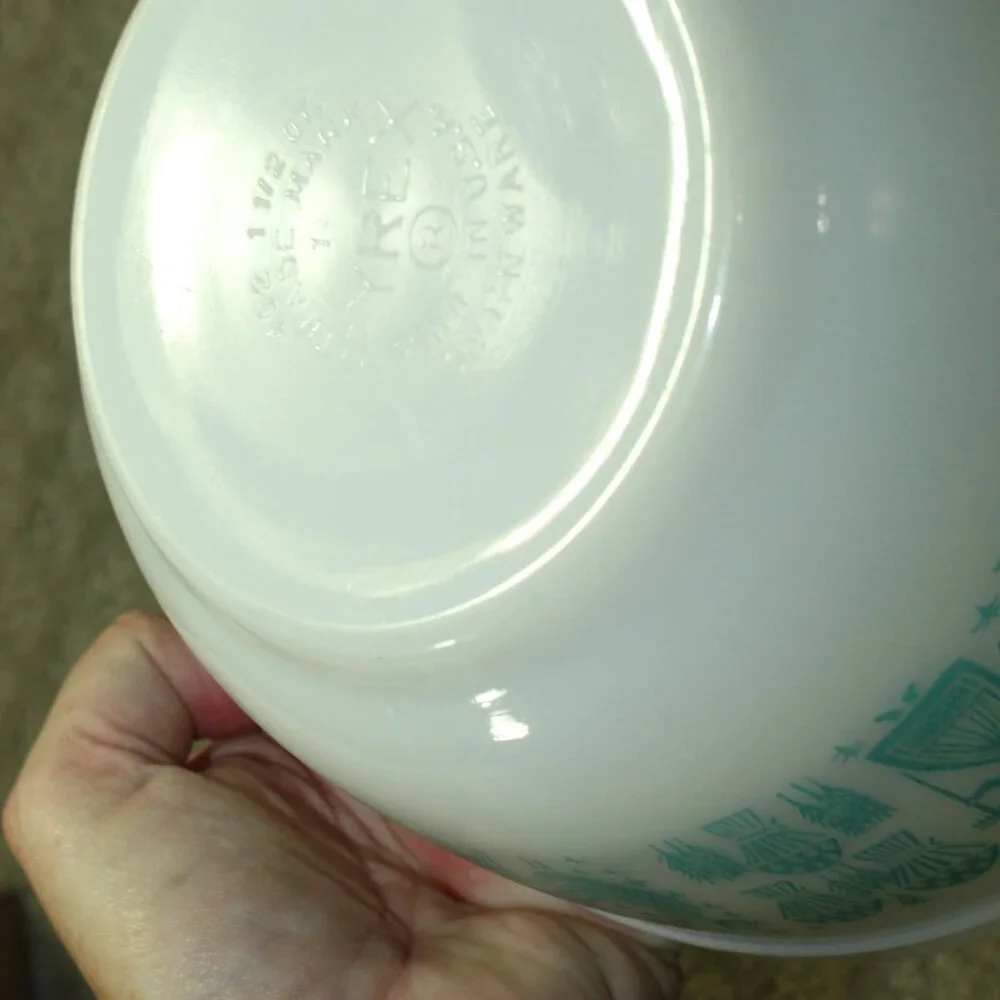 Pyrex Amish Butterprint Turquoise Mixing Stacking Bowl 402 1 1/2 Qt - MINT