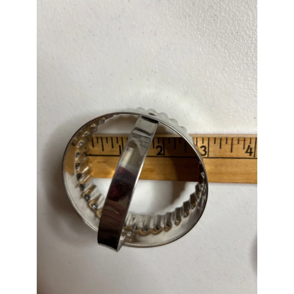 Vintage 1980 Hoan Scalloped Edge Biscuit Cutters Style 1017 Set of 4 Round Metal