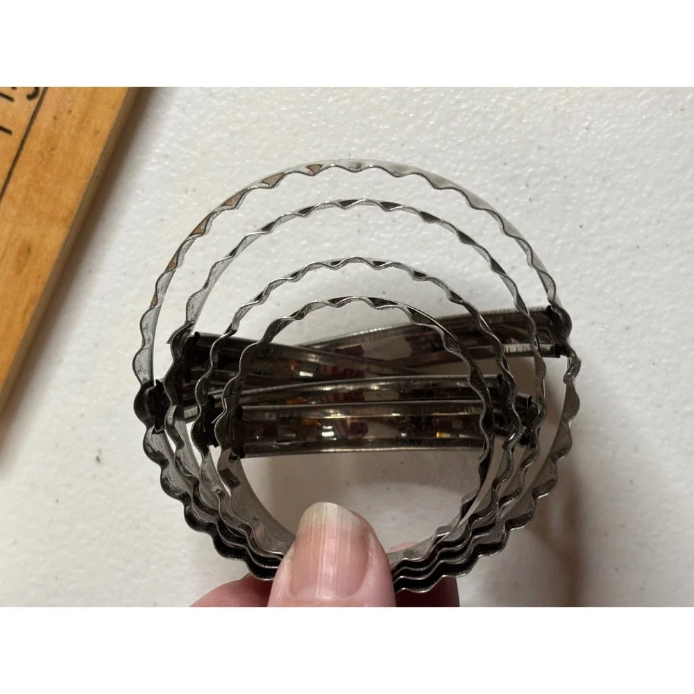 Vintage 1980 Hoan Scalloped Edge Biscuit Cutters Style 1017 Set of 4 Round Metal