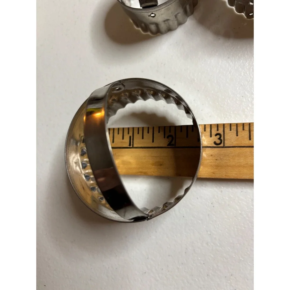 Vintage 1980 Hoan Scalloped Edge Biscuit Cutters Style 1017 Set of 4 Round Metal