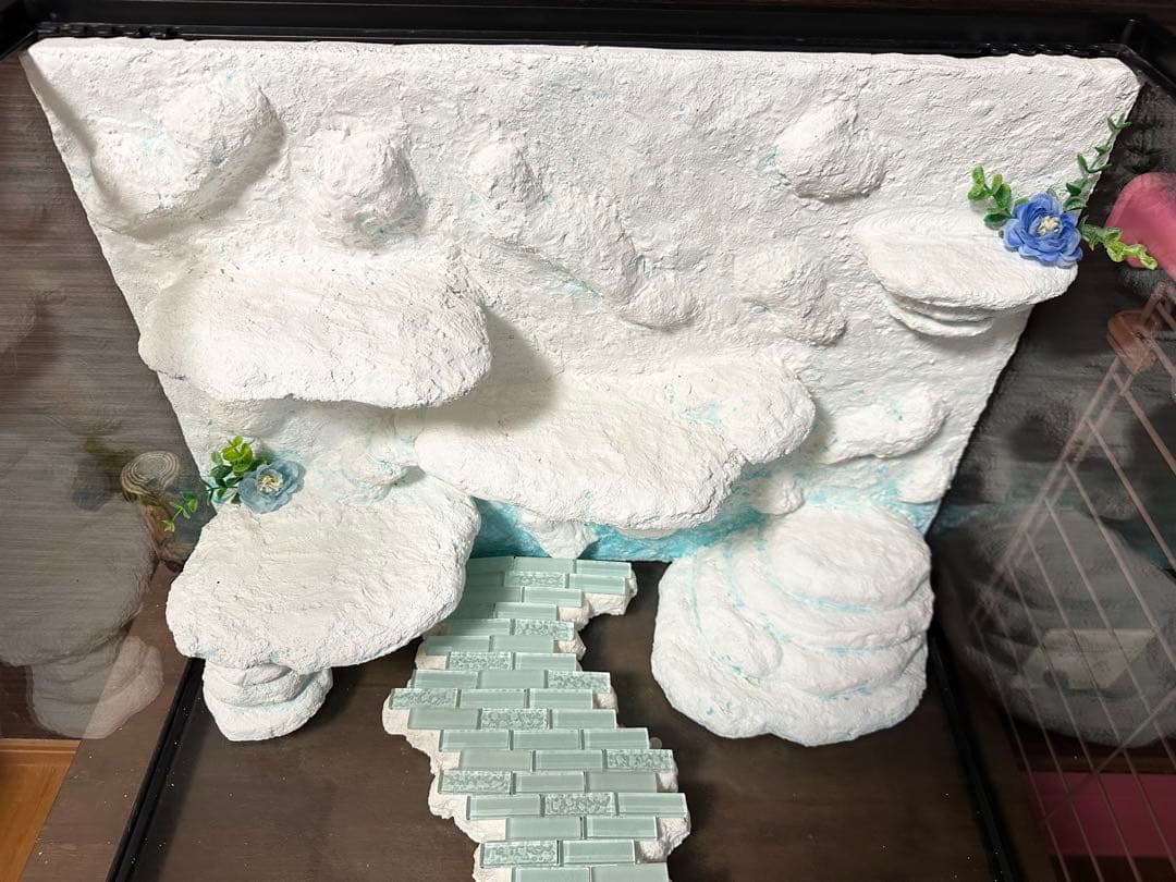 Reptile Tank. Backboard. 3 Shelter Set
