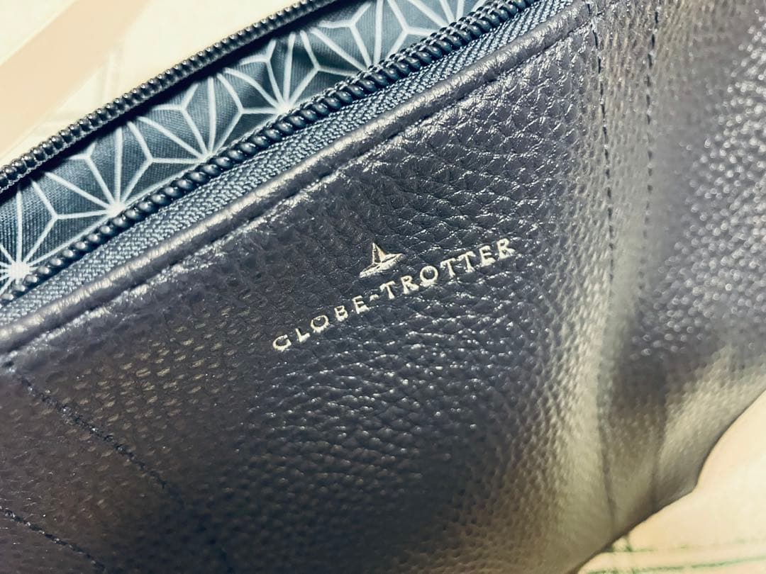 [GLOBE-TROTTER x ANA] Navy Leather Fragment Case