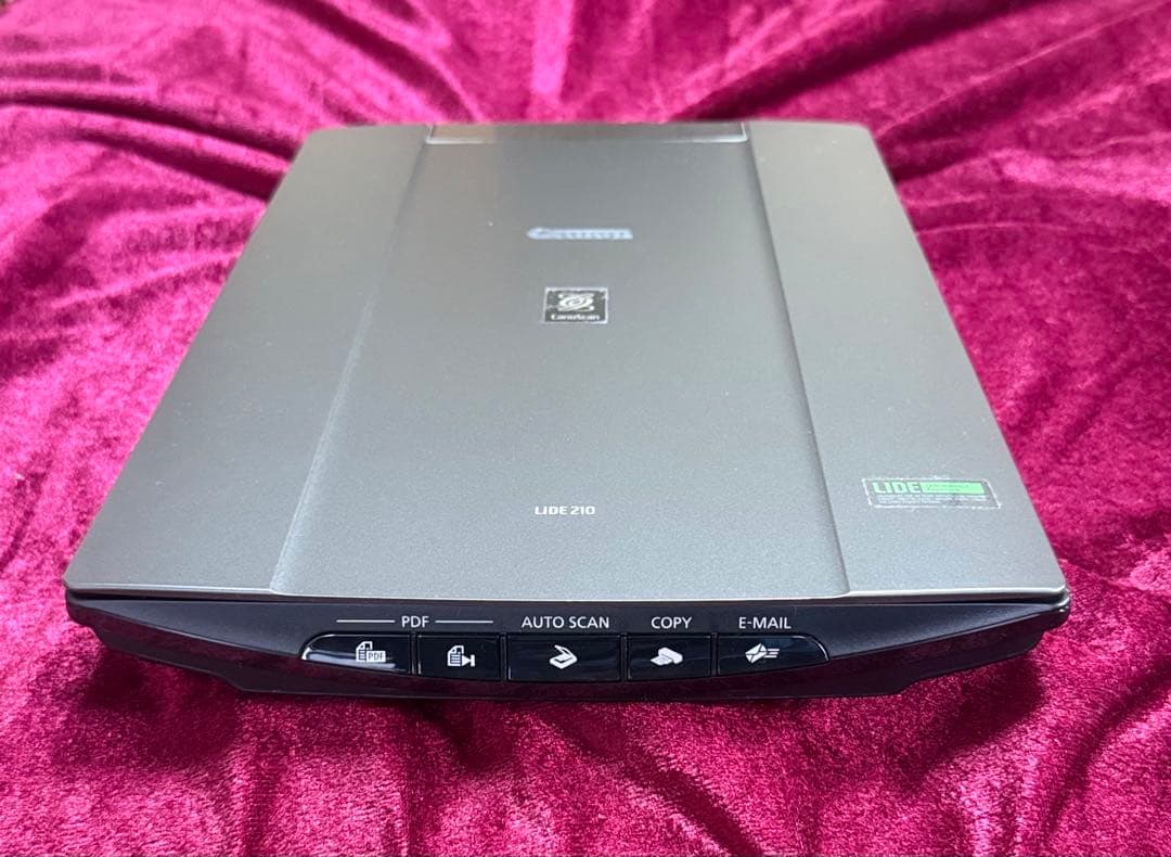 Taro-sama Canon Canoscan LiDE 210 Flatbed Color Scanner